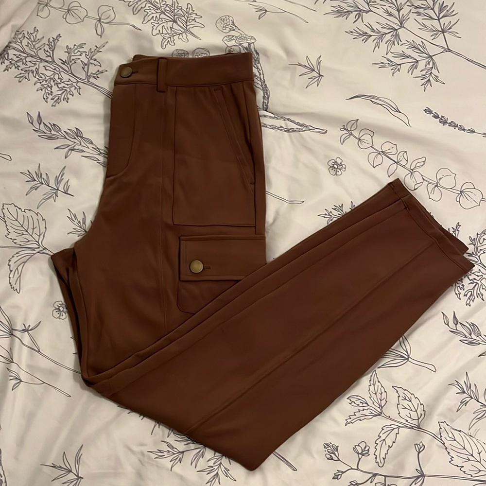 Halara Cargo pants new with tags size M